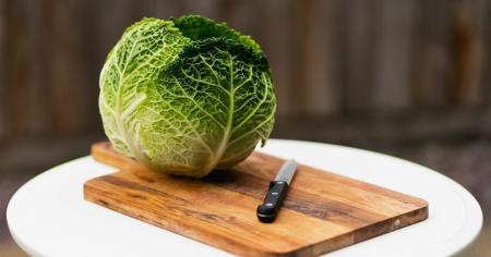 Як приготувати ароматну тушковану капусту: 2 чайні ложки цього секретного інгредієнта змінять смак назавжди