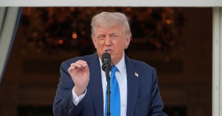 Трамп заявив, що економіка РФ наближається до колапсу: в Москві відреагували