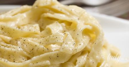 Фетучіні Альфредо: рецепт вершкової пасти