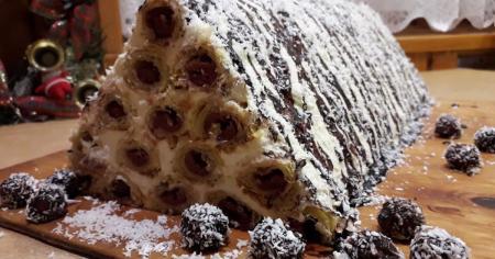 Десерт дитинства: пляцок з вишнями і сметаною 