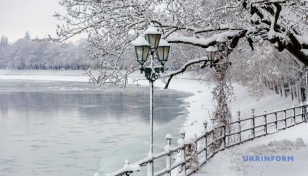 Снігопади, дощі і до +18°: на вихідних прогнозують погодні контрасти