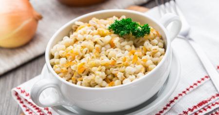 Перлова каша з фаршем та овочами: рецепт ситної страви нашвидкуруч