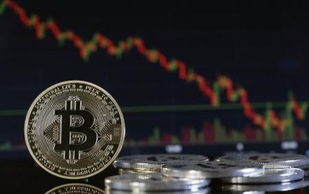 Ринок криптовалют у шоці: Bitcoin різко обвалився нижче 85 000 доларів