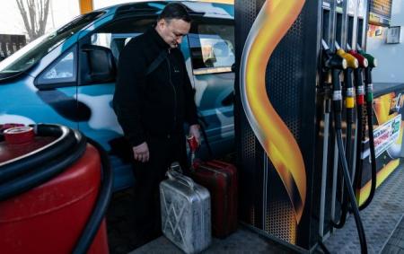 _palne_kanistra_cholovik_gettyimages_1241011891_35c9484c20e42cd4bb08c7_31.01.26