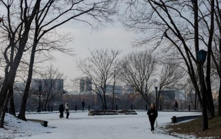 _zima_trohi_snigu_podil_park_lyudi_pogoda_kiyiv_zima_gettyimages_2201604345_1aa84cc6c43ce46b2fe9dfaac8931910_650x410_05.02.26