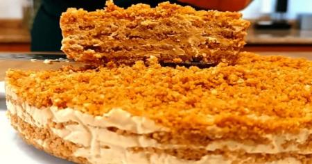 15 хвилин — і торт готовий: без духовки, без зайвих інгредієнтів, але зі смаком 