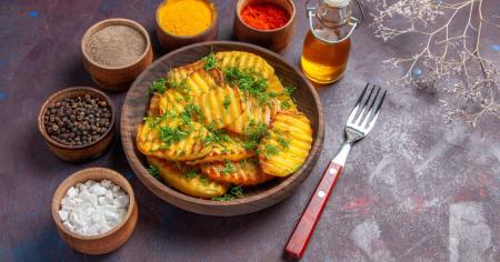 Що треба зробити під час смаження картоплі, щоб вона не прилипала до сковорідки: дієвий лайфгак