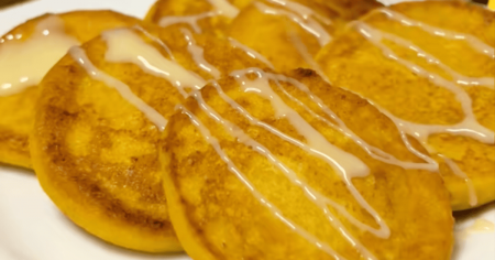 Сирні оладки з гарбузом: рецепт смачного десерту