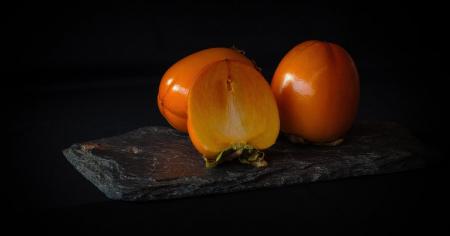 Хурма і шарон: у чому відмінність і що корисніше