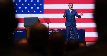 Очільник Пентагону закликав союзників купувати більше зброї для України