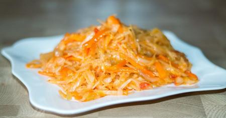 Навіщо кухарі додають до тушкованої капусти молоко: ви точно про це не знали