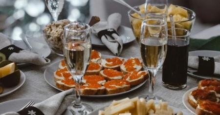 Новорічний стіл 2026: що подавати, щоб задобрити Червоного Вогняного Коня та притягнути удачу на рік