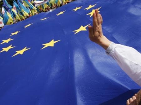 Украинцы в целом очень спокойно отнеслись к отмене евроассоциации - эксперт