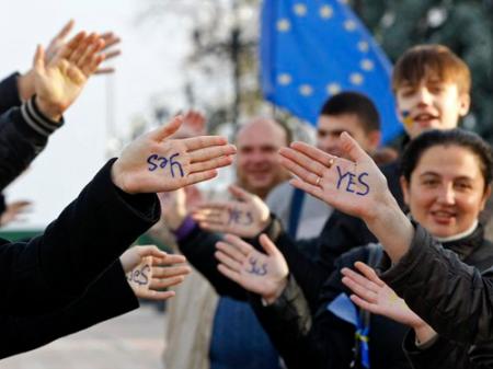 Евроассоциацию поддерживает почти половина украинцев