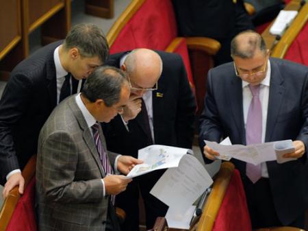 Яценюк, Тягнибок и Кличко требуют головы руководителей МВД и СБУ