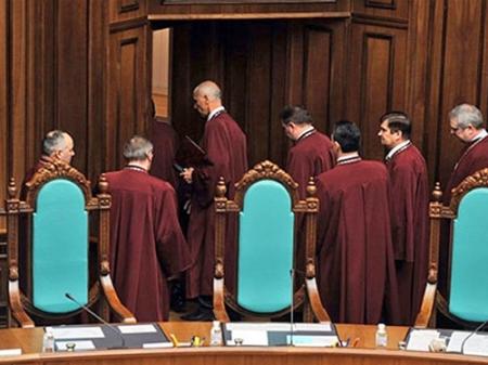 Конституционный суд решил не связываться с «языковым законом»
