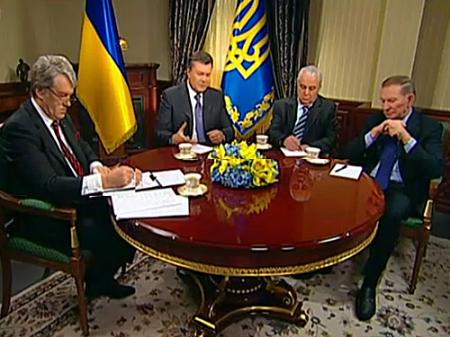 Янукович сегодня придет на «круглый стол» Кравчука