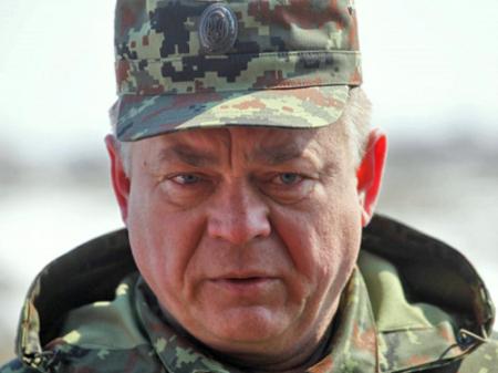 Министра обороны Лебедева призвали удержать войска от разгона демонстраций