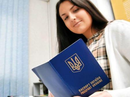 Закордонний паспорт для українців коштує 170 грн