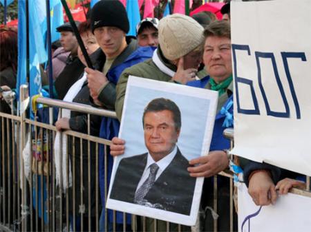YanukovichTsar_201212