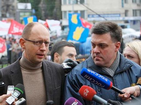 Призыв Тимошенко разделил Яценюка и Тягнибока