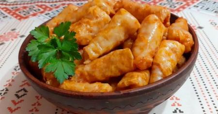 Як правильно тушкувати голубці, щоб начинка була соковитою, а капустяне листя — ідеально ніжним