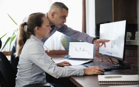 Новий прогноз ВВП: Україна росте на 2%, Росія зупинилась