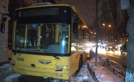Скандал в общественном транспорте Киева: контролеры били пассажира