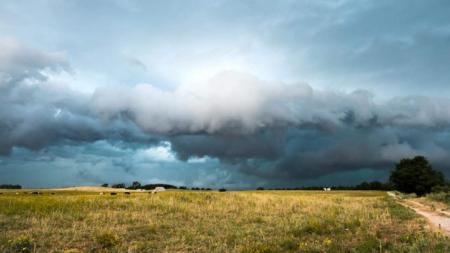 Синоптики прогнозують Україні короткочасні грозові дощі, подекуди град