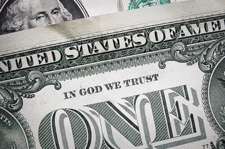 Американский суд отказался убрать с долларов фразу «Мы верим в бога»