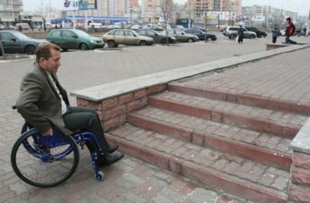 «Олимпийский» оказался не приспособлен для инвалидов