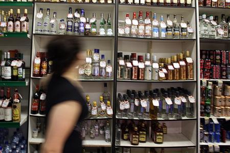 В Украине предложили не продавать алкоголь людям без высшего образования 