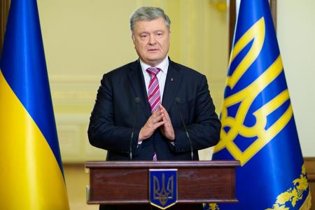 Московский патриархат в Украине больше не будет держать «пальцы веером» - Порошенко