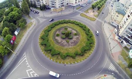 В Украине Кабмин изменил ПДД на круговых перекрестках