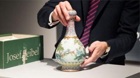 Найденную в коробке из-под обуви китайскую вазу продали за 16 млн евро