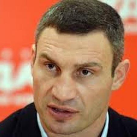 Ефремов уверен, что Кличко не может идти на выборы