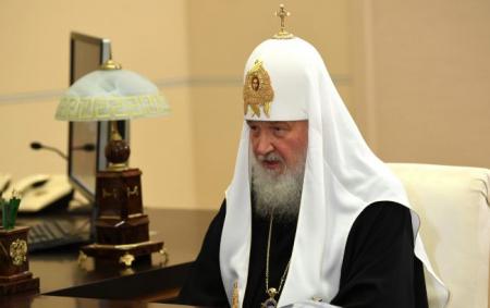 Патріарх Кирило мало не провалився під землю під час освячення храму