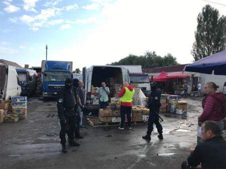 На киевском рынке задержали продавцов-нелегалов с подозрением на туберкулез