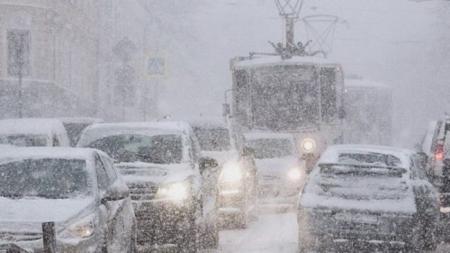 Из-за мокрой метели в Украине возможны проблемы с транспортом и светом