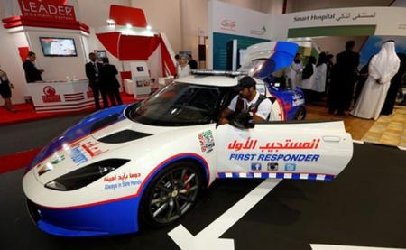 Парамедики в Арабских Эмиратах пересели на суперкары 