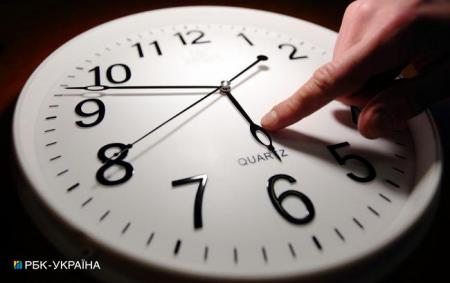 Переведення годинників 2022. Чи буде Україна переходити на літній час