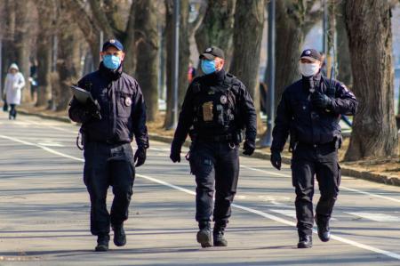 По 200 нарушений в сутки и драки: как украинцы соблюдают новые правила карантина