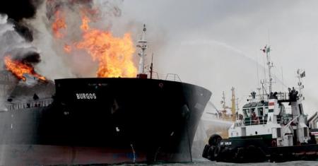 В российском порту произошел взрыв на нефтяном танкере, есть погибшие