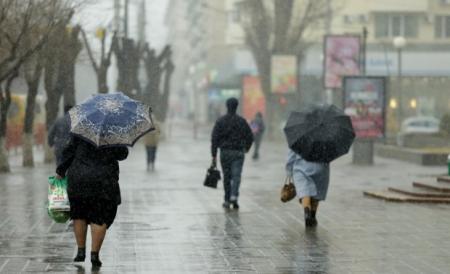 Во вторник украинцев ждет теплая, но мокрая погода: где будут дожди 