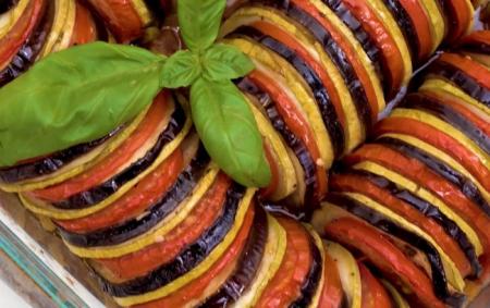 Наріжте кабачки, баклажани і помідори: готуємо справжній прованський рататуй