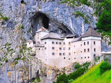 Чим здивують Західна та Південна Словенія: печера з власним потягом, місто «рідкого заліза» та чарівне узбережжя