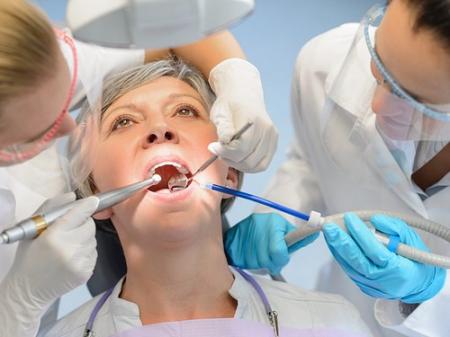 Европейцы выстраиваются в очереди к украинским стоматологам