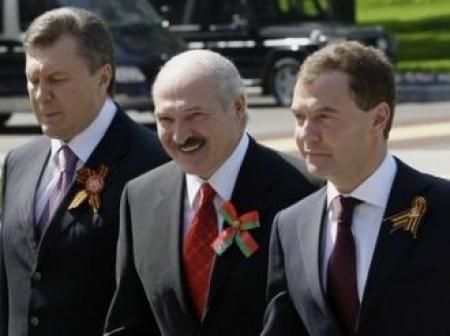 Медведев призвал Януковича и Лукашенко отпраздновать с ним в 2012-м