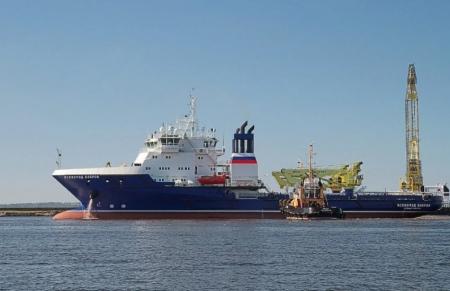 Російський корабель горить у Чорному морі, його буксирують до Криму – Одеська ОВА