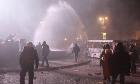 Москаль требует расследовать использование водометов на Грушевского